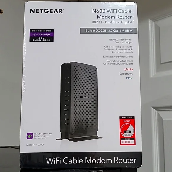 NETGEAR N600 WiFi Cable Modem Router - Picture 1 of 4